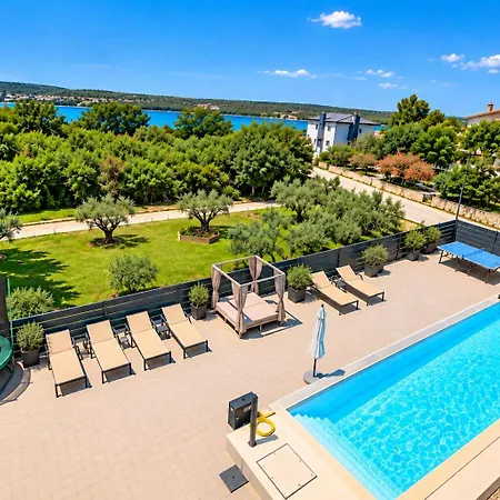 Wellness & Spa, Stella - Heated Pool, Jacuzzi, Table Tennis, Children's Playground, Close To The Sea, Medulin - Istria *