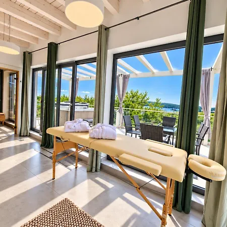 Wellness & Spa, Stella - Heated Pool, Jacuzzi, Table Tennis, Children's Playground, Close To The Sea, Medulin - Istria Villa Pomer