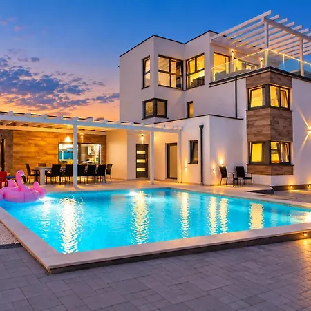 Wellness & Spa, Stella - Heated Pool, Jacuzzi, Table Tennis, Children's Playground, Close To The Sea, Medulin - Istria Villa *