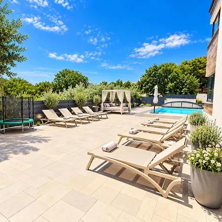Wellness & Spa, Stella - Heated Pool, Jacuzzi, Table Tennis, Children's Playground, Close To The Sea, Medulin - Istria *