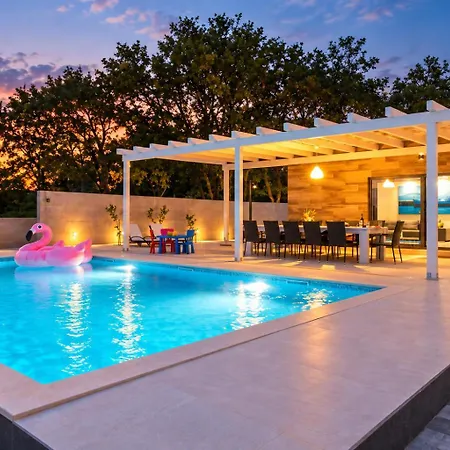 Wellness & Spa, Stella - Heated Pool, Jacuzzi, Table Tennis, Children's Playground, Close To The Sea, Medulin - Istria Villa Pomer