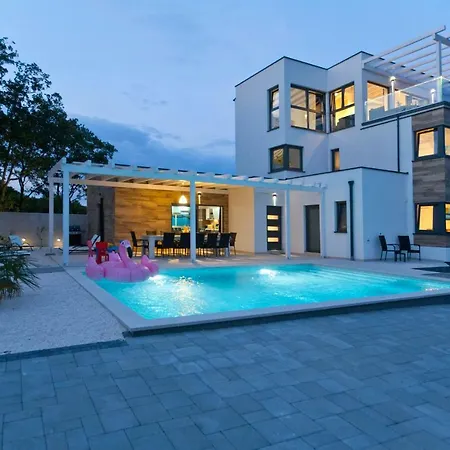 Villa Wellness & Spa, Stella - Heated Pool, Jacuzzi, Table Tennis, Children's Playground, Close To The Sea, Medulin - Istria *