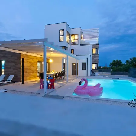 Villa Wellness & Spa, Stella - Heated Pool, Jacuzzi, Table Tennis, Children's Playground, Close To The Sea, Medulin - Istria